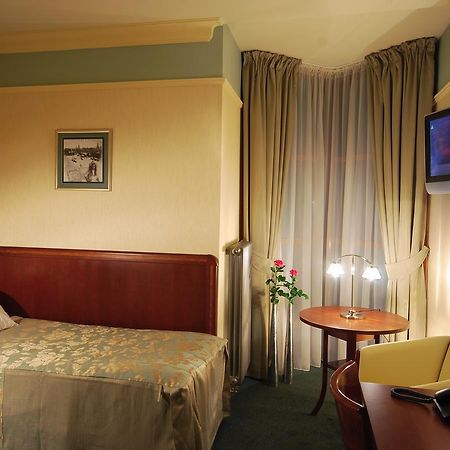 Hotel Victoria Влоцлавек Экстерьер фото